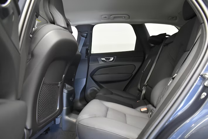 VOLVO XC60 2.0 T6 TE Ultra Dark eAWD - Image 4