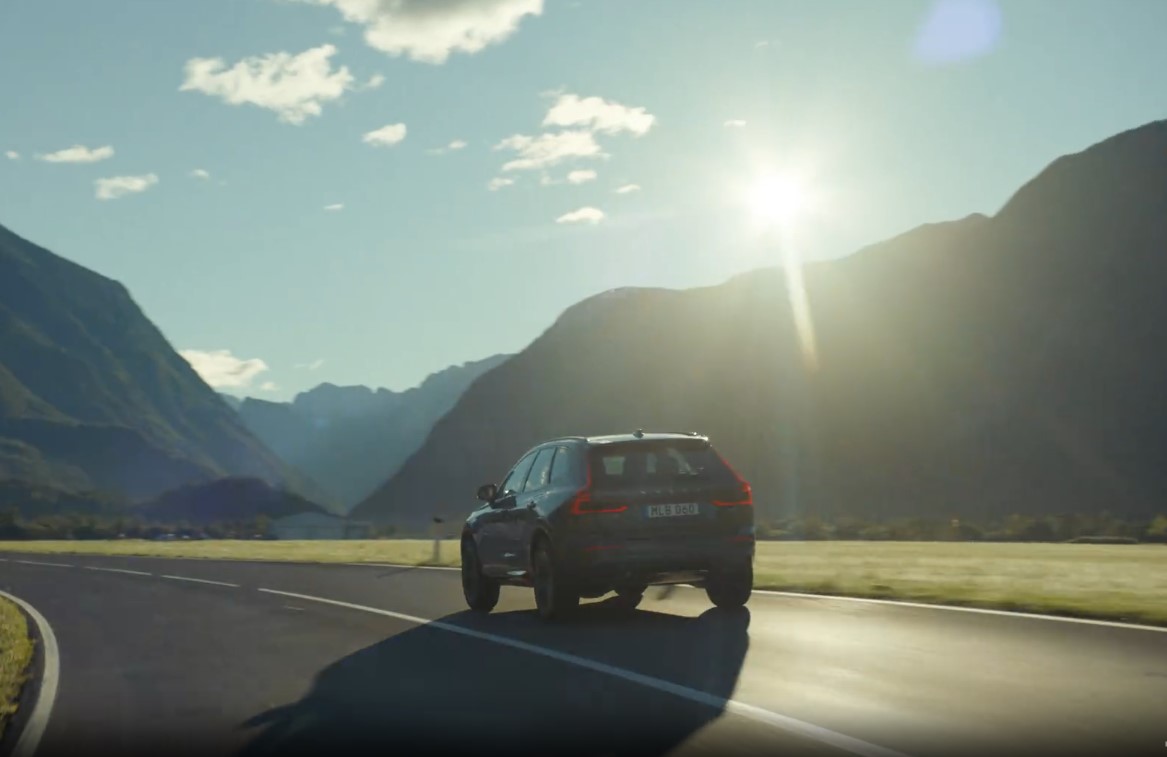 VOLVO XC60 2.0 T8 TE XCENTRIC Black - Image 2