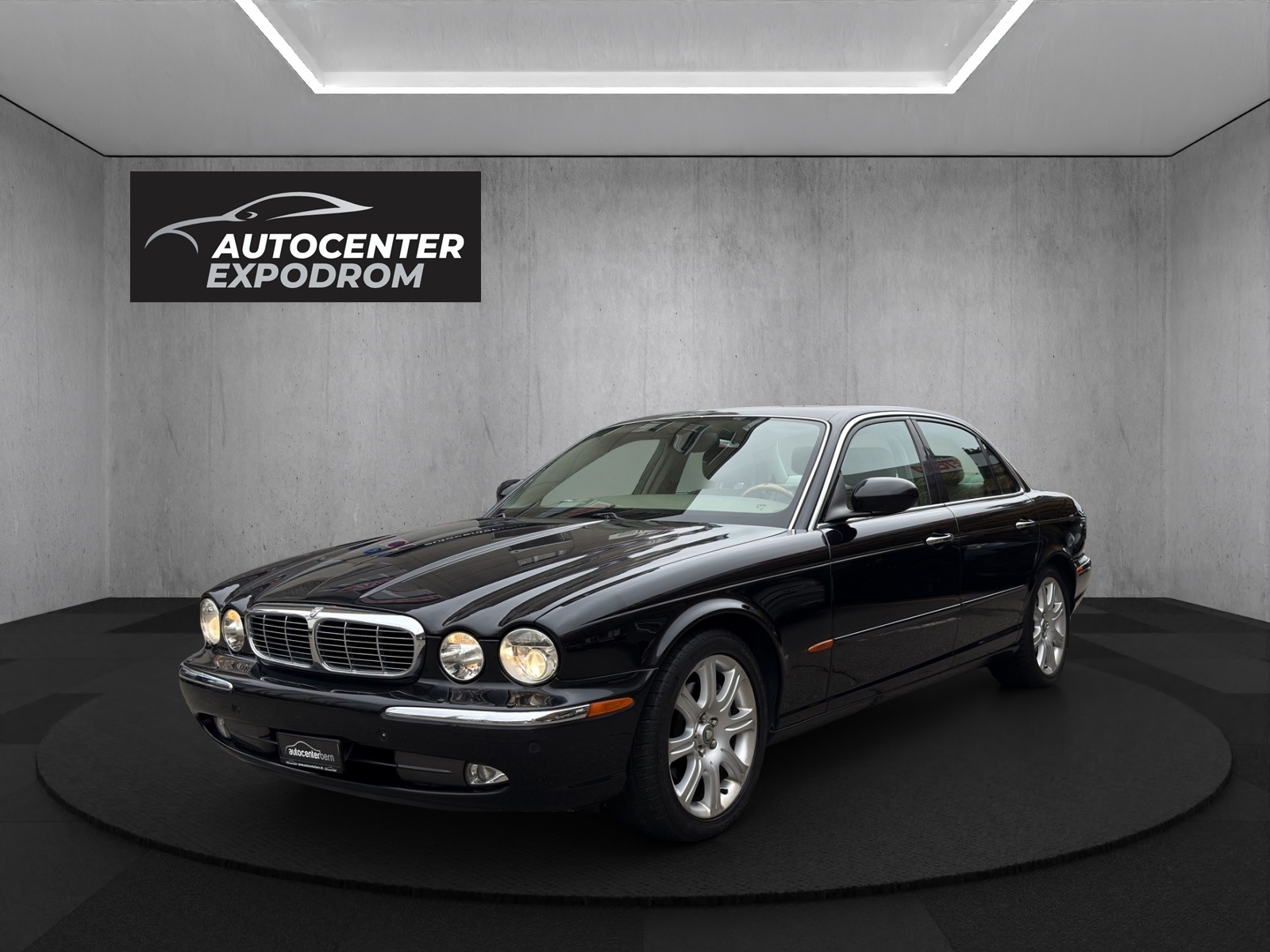 JAGUAR XJ8 4.2 V8 Executive - Image 4