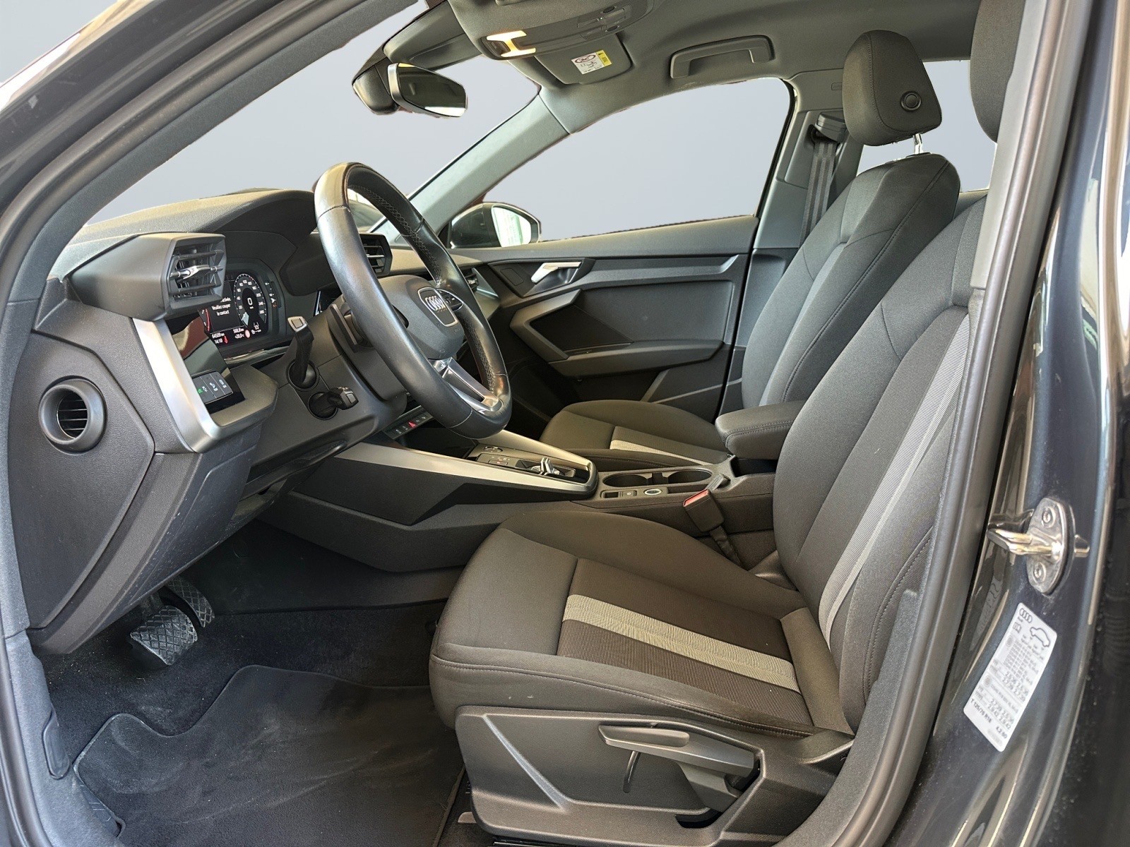 AUDI A3 Sportback 35 TFSI Attraction - Image 5