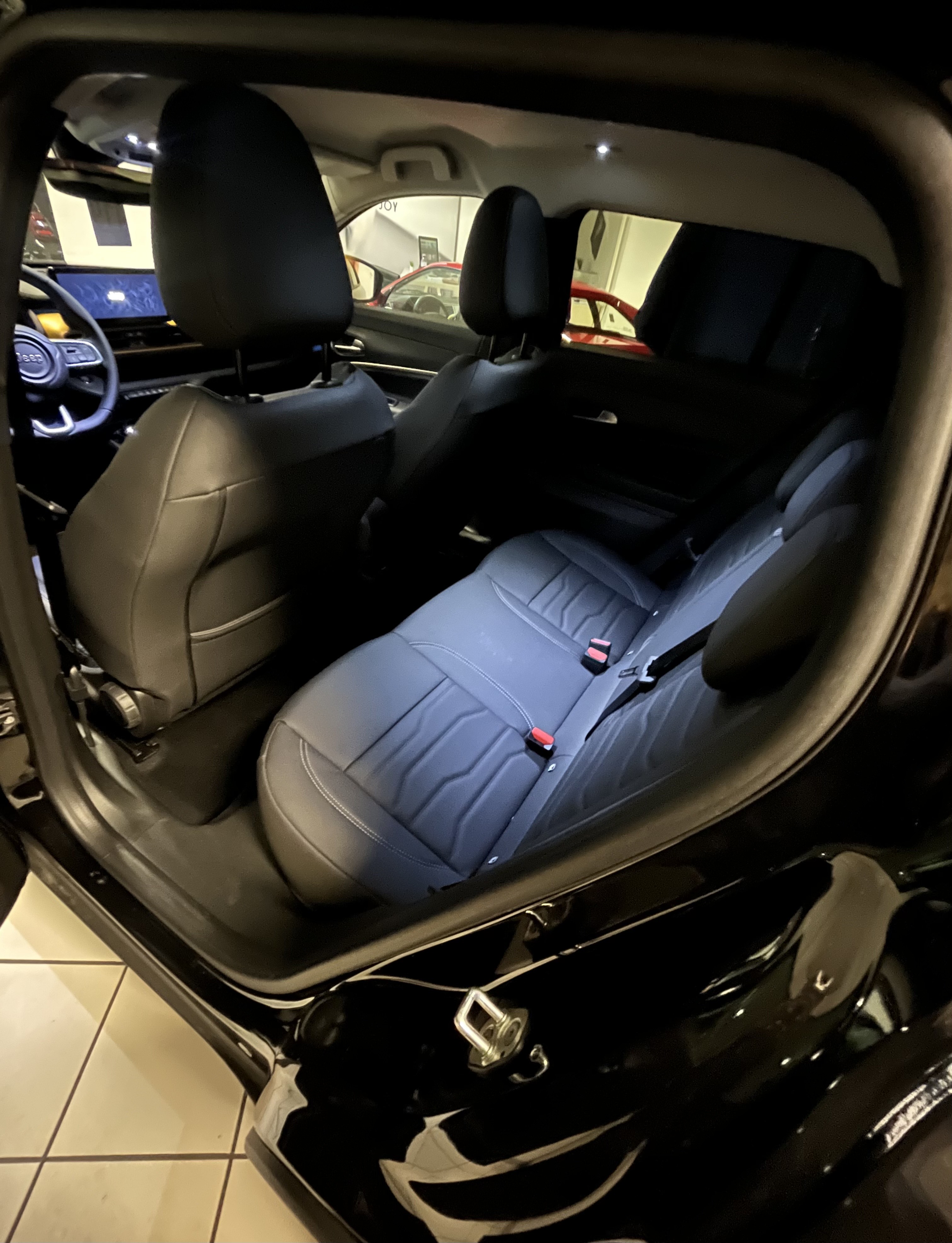 Jeep Avenger Summit - Image 2