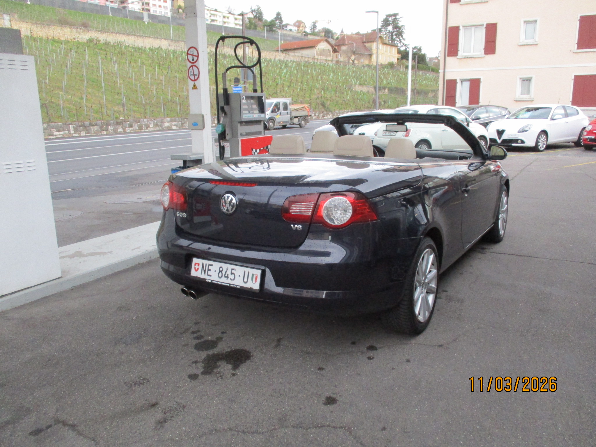 VW Eos 3.2 V6 CABRIOLET - Image 5