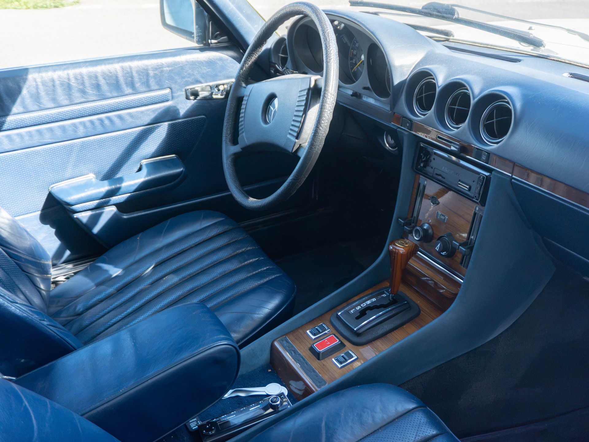 Mercedes 280 SL Cabrio R107 1981 - Image 4